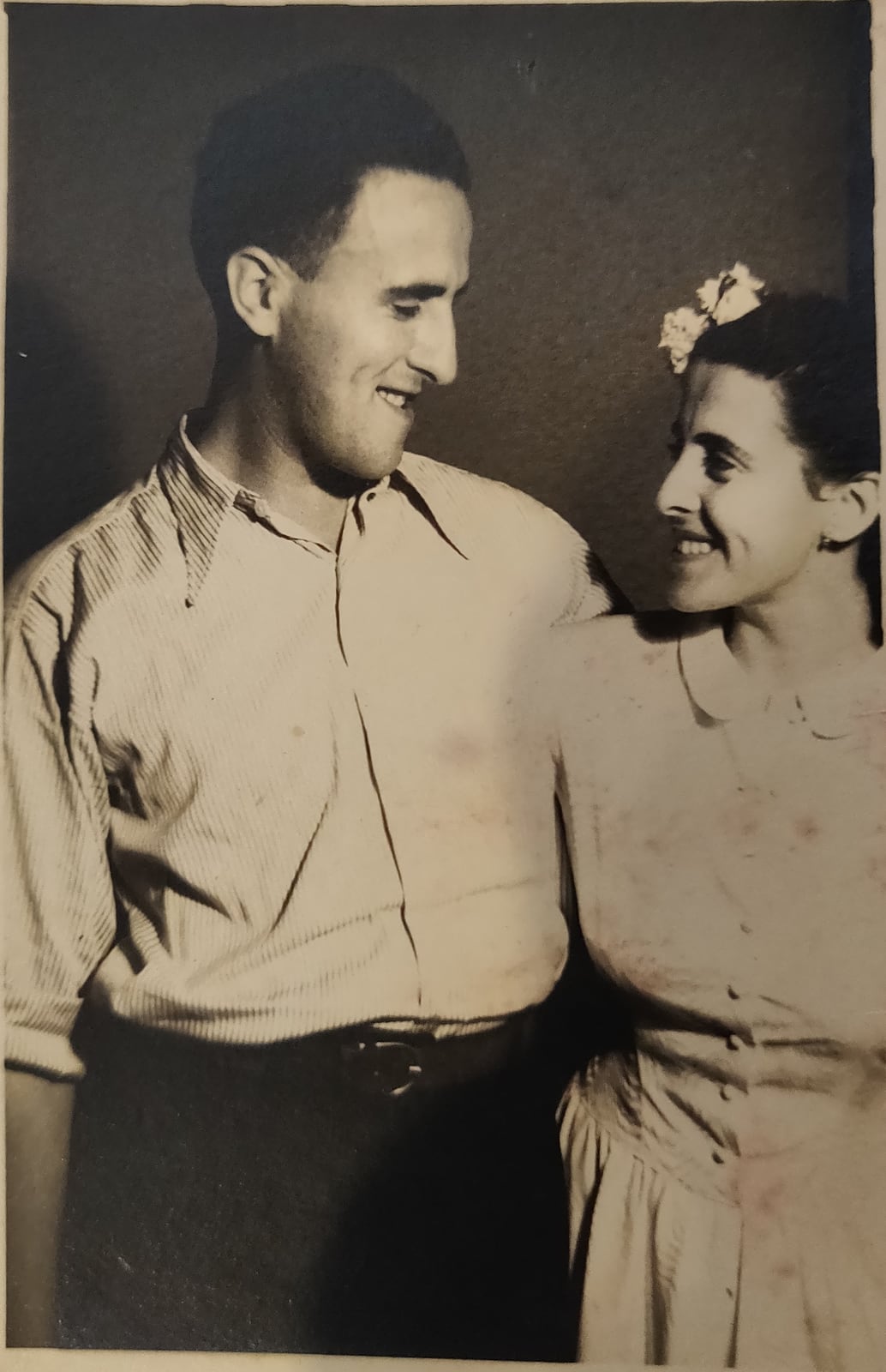 אהרן (ארוינש) ניסטור — תמונה מחתונת אחותו קלרה (1946) - אהרון וקלרה